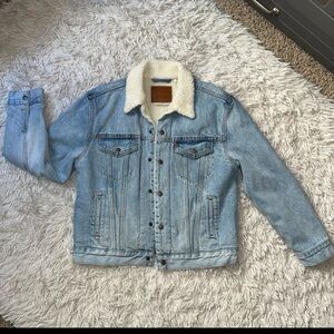 Levi's sherpa jacket